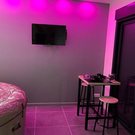 Spa Le Love Saint-Germain-lès-Corbeil Εξωτερικό φωτογραφία