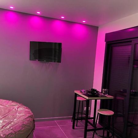 Spa Le Love Saint-Germain-lès-Corbeil Εξωτερικό φωτογραφία