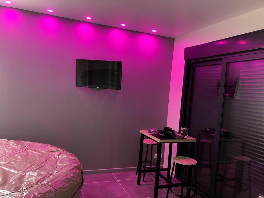 Spa Le Love Saint-Germain-lès-Corbeil Εξωτερικό φωτογραφία